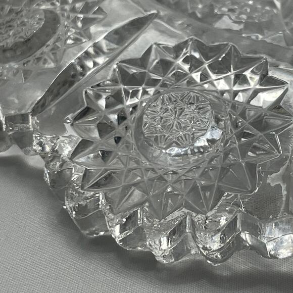 Stunning Vintage Thick Glass Pressed Pattern Glass 8" Serving Dish or Plate - Picture 3 of 5